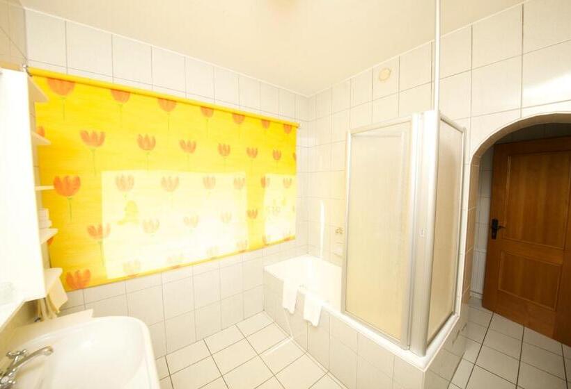 침실 2개 아파트, Das Stadler Metzgerwirt