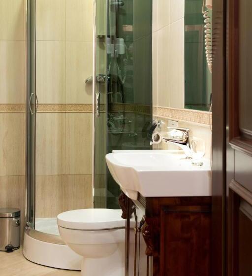 اتاق استاندارد سه نفره, Pałac Bursztynowy