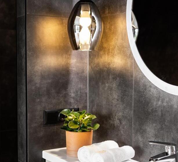 Superior-huone, Phoenix7