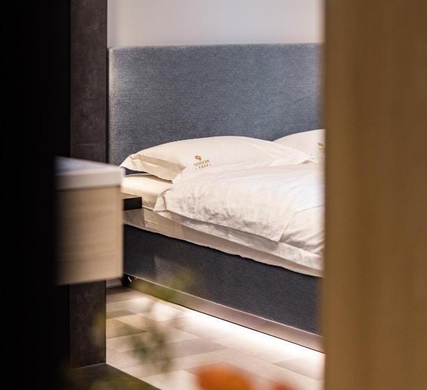 Superior-huone, Phoenix7