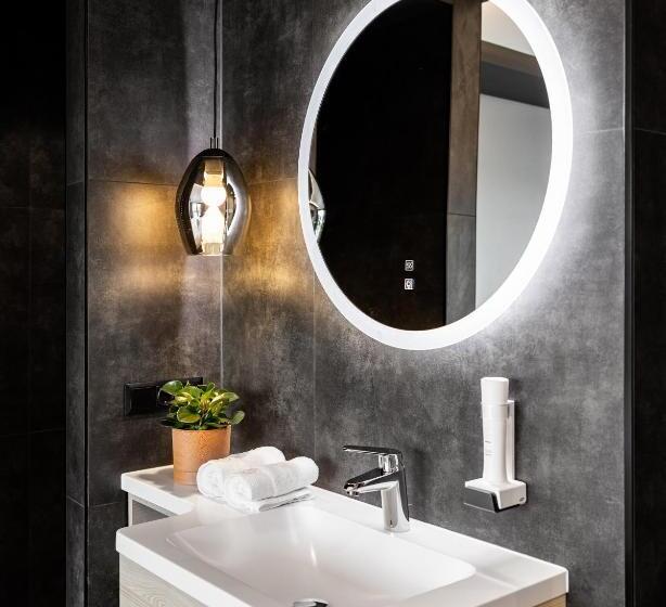 Superior-huone, Phoenix7