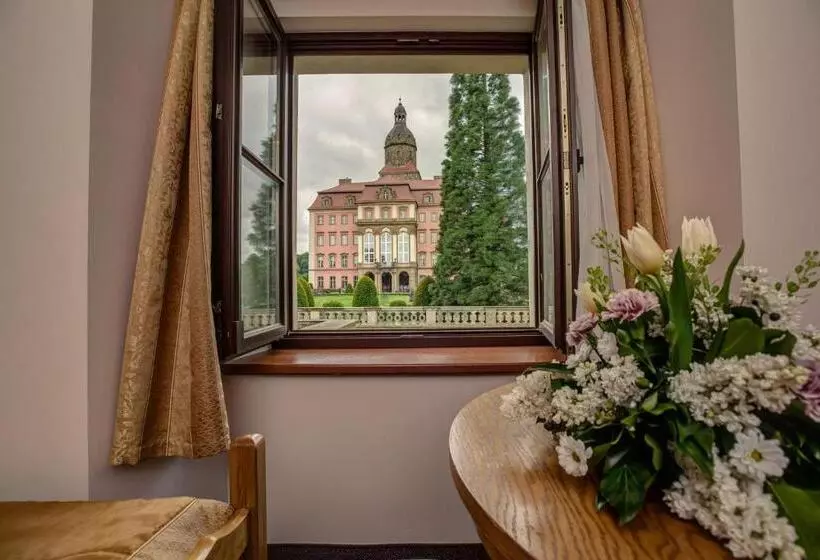 Standard Yhden Hengen Huone, Przy Oślej Bramie   Zamek Książ