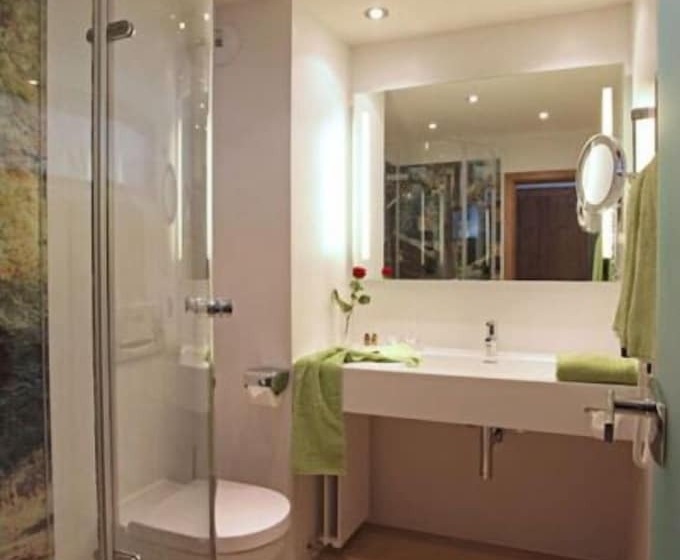 컴포트 룸, Restaurant Adler