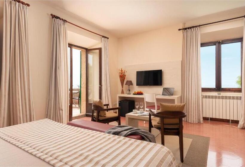 주니어 스위트, Santuari De Cura