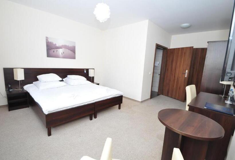 اتاق استاندارد برای معلولان, Santa Monica