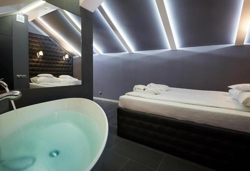 جناح رئاسى, Senator Konferencje & Spa