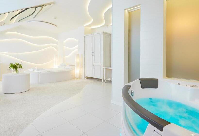 جناح ديلوكس, Senator Konferencje & Spa