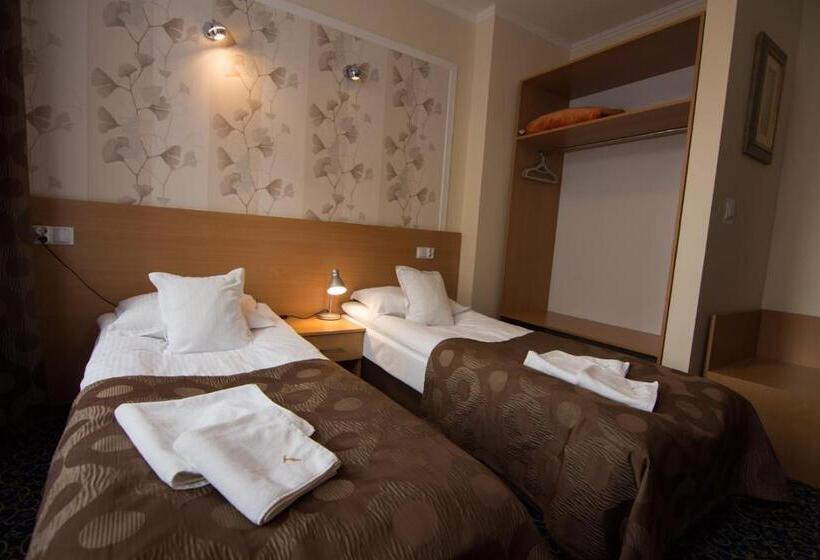 스탠다드 룸, Trojka