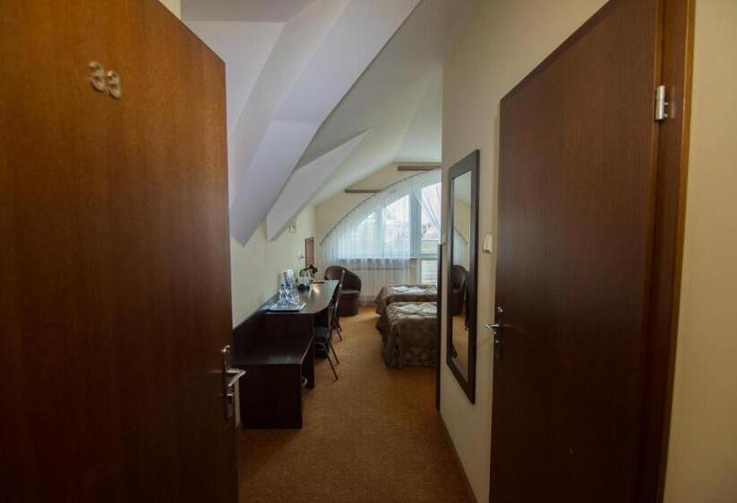 4인용 스탠다드 룸, Trojka