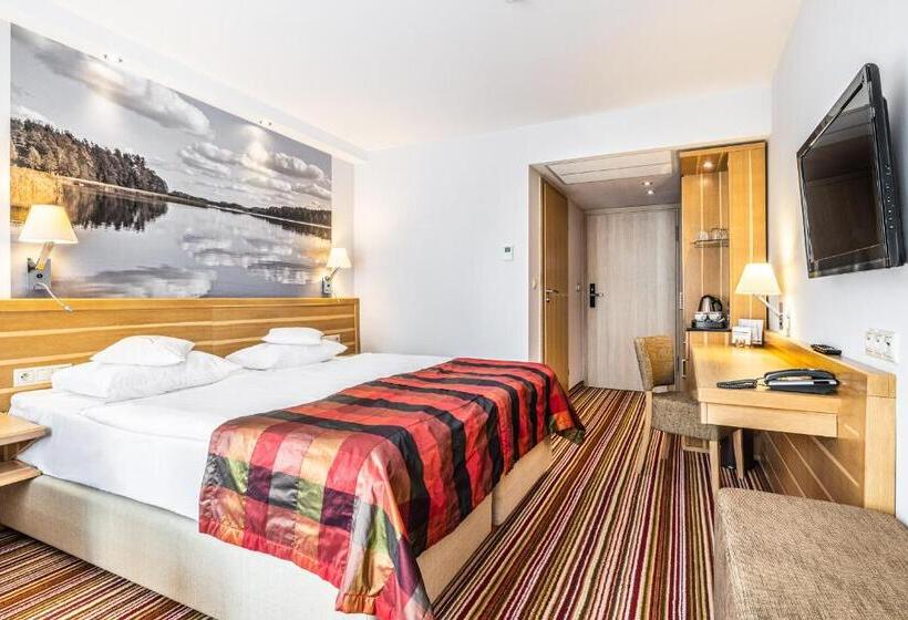 Номер Стандарт Вид на Озеро, Warszawa Spa & Resort