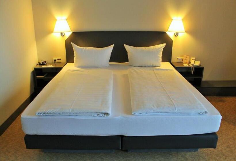 스탠다드 트리플 룸, Wörth