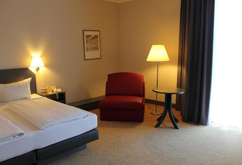 스탠다드 트리플 룸, Wörth