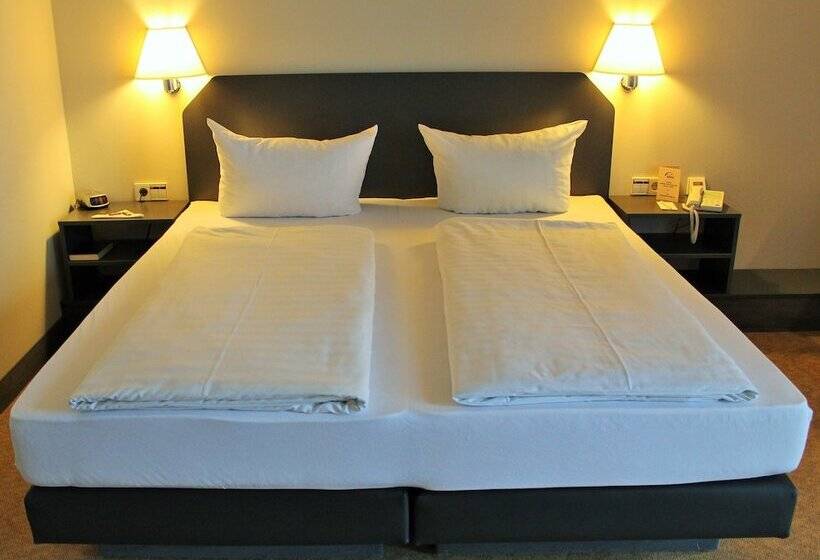 스탠다드 트리플 룸, Wörth