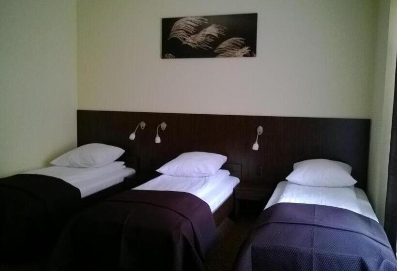 スタンダードトリプルルーム, Yuca