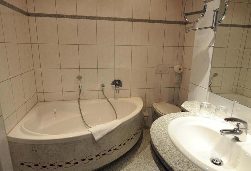 标准间, Zur Krone