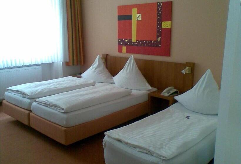 标准三人间, Zur Krone