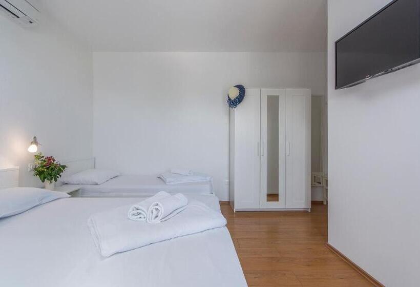 חדר סטנדרט לשלושה, Villa Gloria