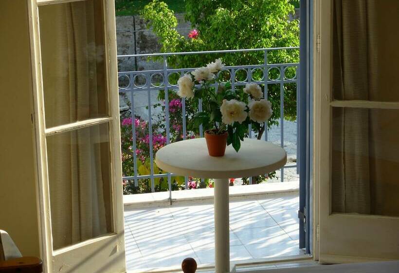 غرفة قياسية رباعية, Louisa Apartments