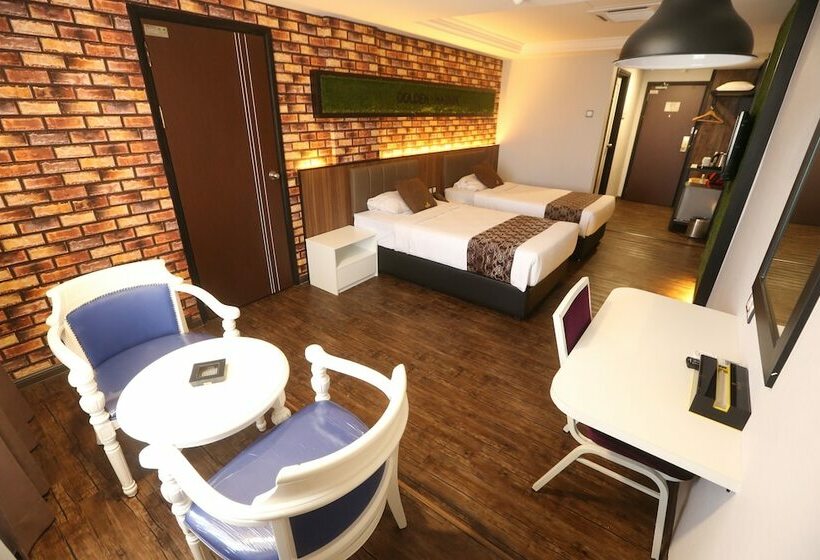 חדר דלוקס, Golden Nasmir