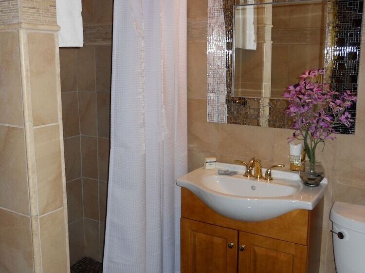 디럭스 룸, Duval Inn   Key West