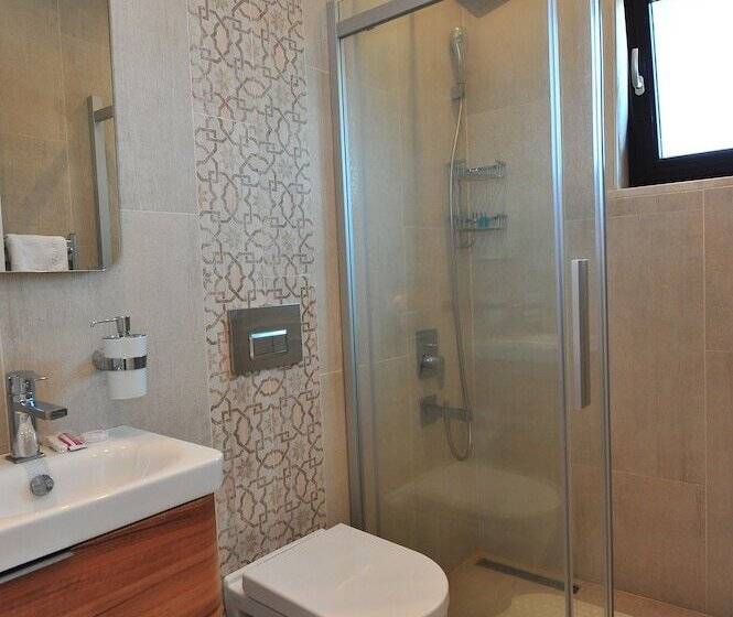 اتاق لوکس با چشمانداز استخر, Egehan Butik Otel