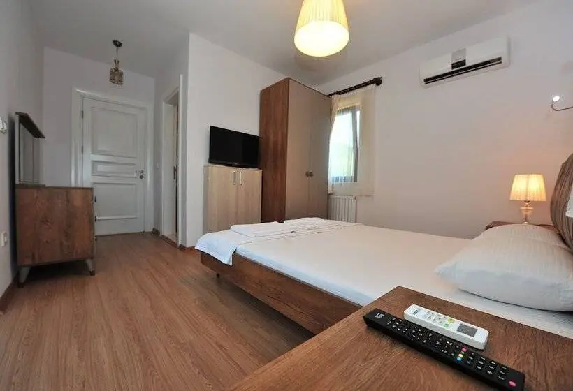 اتاق لوکس با چشم‌انداز استخر, Egehan Butik Otel