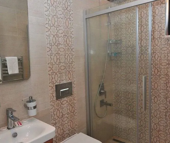 اتاق لوکس با چشم‌انداز استخر, Egehan Butik Otel