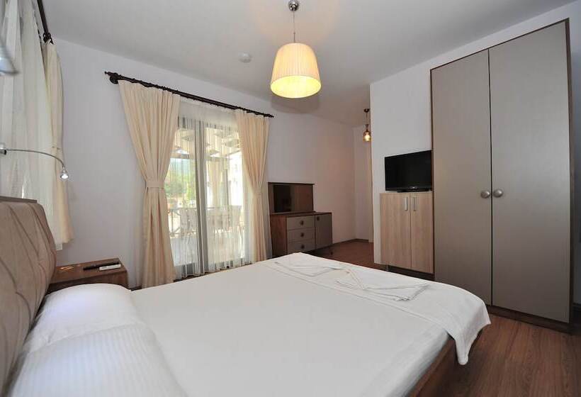 اتاق لوکس با چشمانداز استخر, Egehan Butik Otel