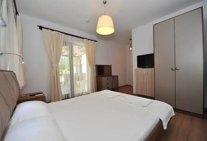 اتاق لوکس با چشم‌انداز استخر, Egehan Butik Otel