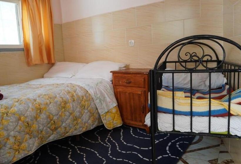 اتاق استاندارد با چشم‌انداز دریاچه, Hôtel Restaurant Asgaour