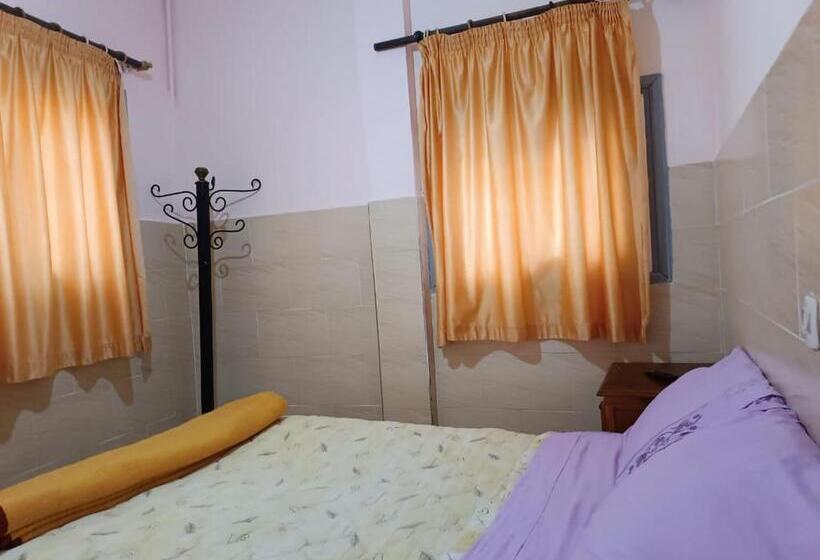 اتاق استاندارد با چشم‌انداز دریاچه, Hôtel Restaurant Asgaour