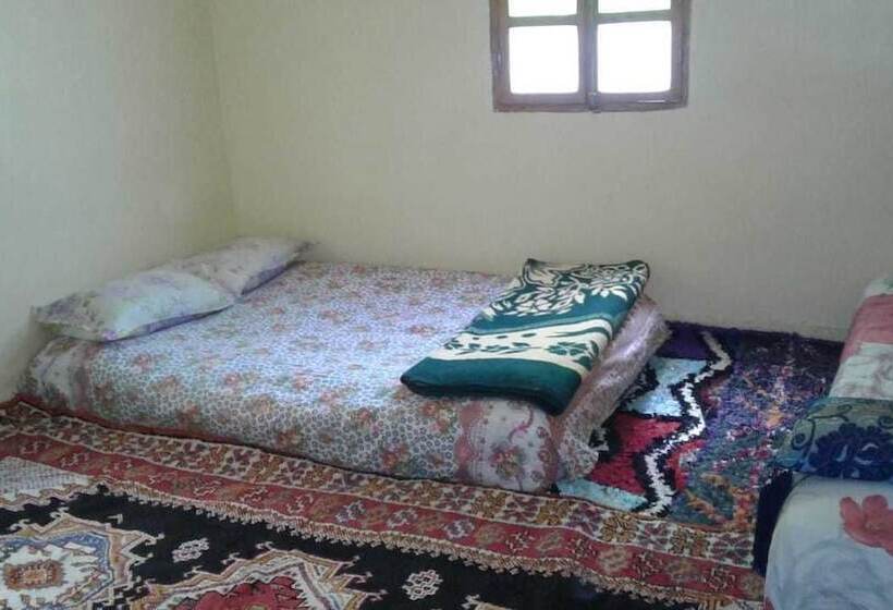 اتاق استاندارد سه نفره, Auberge Toubkal Amsouzart Aitst Idar