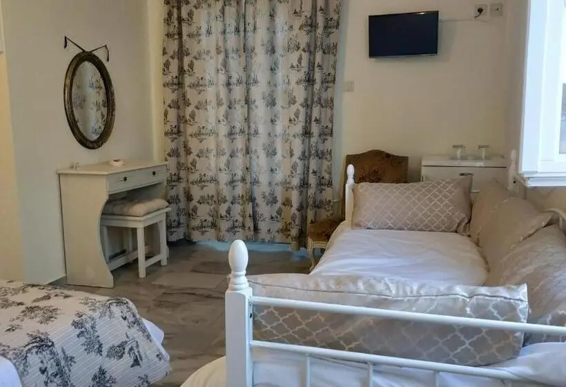 Standard Triple Room with Terrace, Fiera Guesthouse