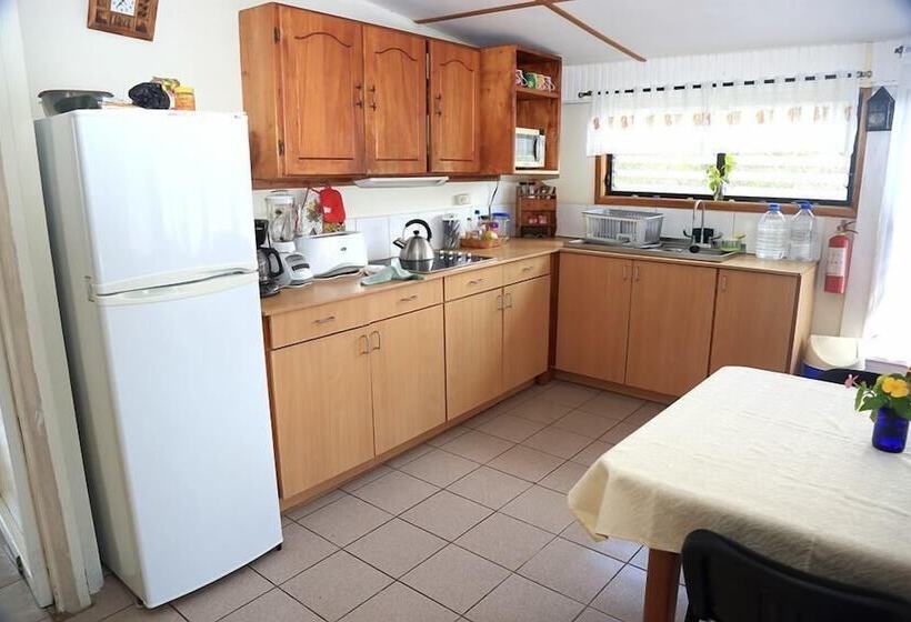 اتاق استاندارد, Jean's Home