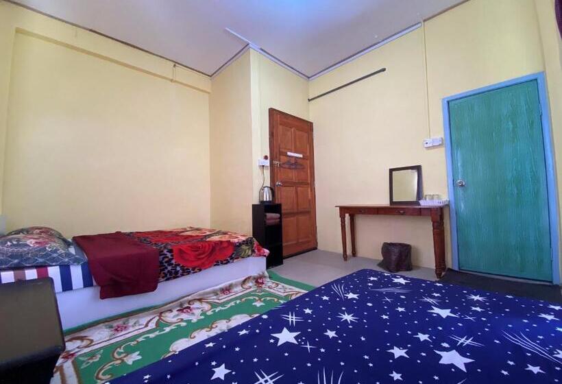 标准三人间, Kupi Kupi & Stay