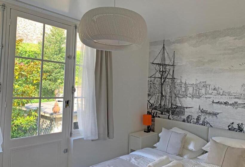 Люкс Вид на Сад, Villa Castel Chambres D Hôtes B&b
