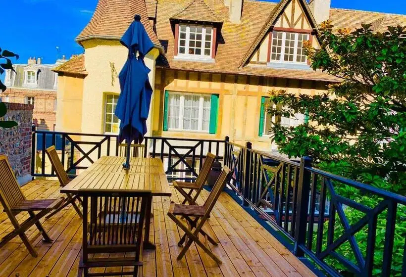 ガーデンビュースイート, Villa Castel Chambres D Hôtes B&b