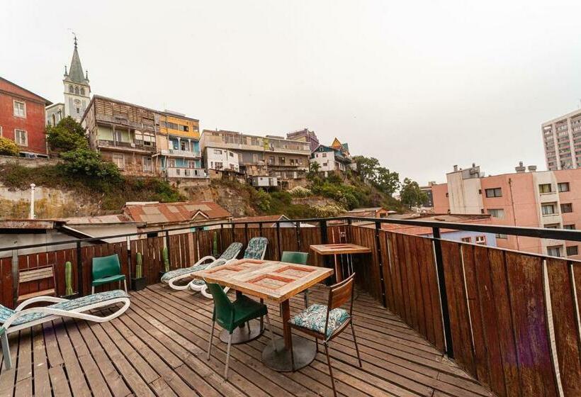 اتاق استاندارد چهار تخته, La Casa Del Puerto, Hostal Cultural, Cerro Alegre