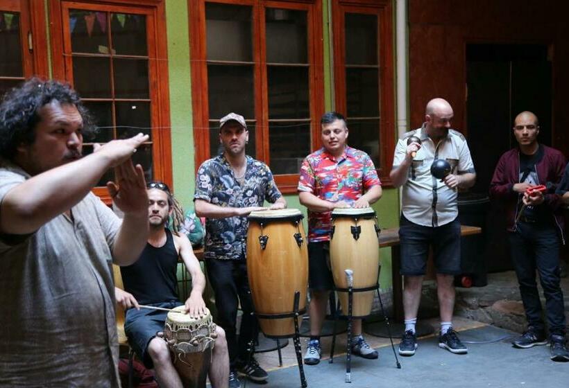 اتاق استاندارد چهار تخته, La Casa Del Puerto, Hostal Cultural, Cerro Alegre