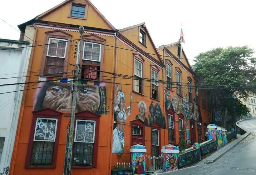 اتاق استاندارد چهار تخته, La Casa Del Puerto, Hostal Cultural, Cerro Alegre