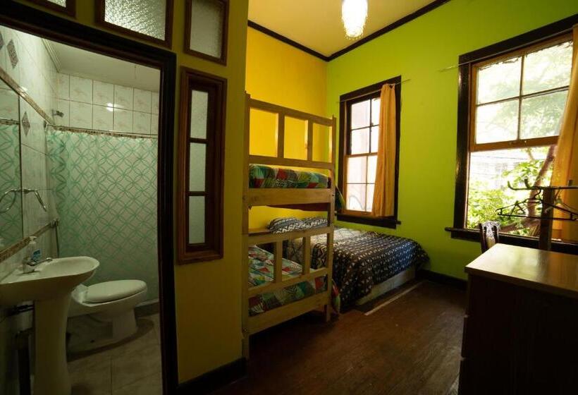 اتاق استاندارد چهار تخته, La Casa Del Puerto, Hostal Cultural, Cerro Alegre