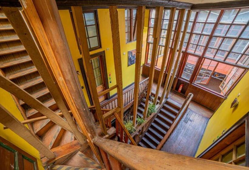 اتاق استاندارد با سرویس بهداشتی مشترک, La Casa Del Puerto, Hostal Cultural, Cerro Alegre