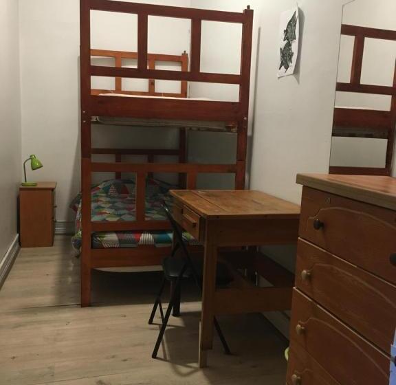 اتاق استاندارد با سرویس بهداشتی مشترک, La Casa Del Puerto, Hostal Cultural, Cerro Alegre