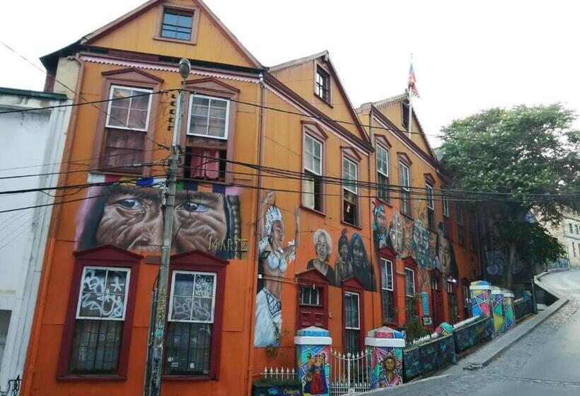 اتاق خانوادگی با سرویس بهداشتی مشترک, La Casa Del Puerto, Hostal Cultural, Cerro Alegre