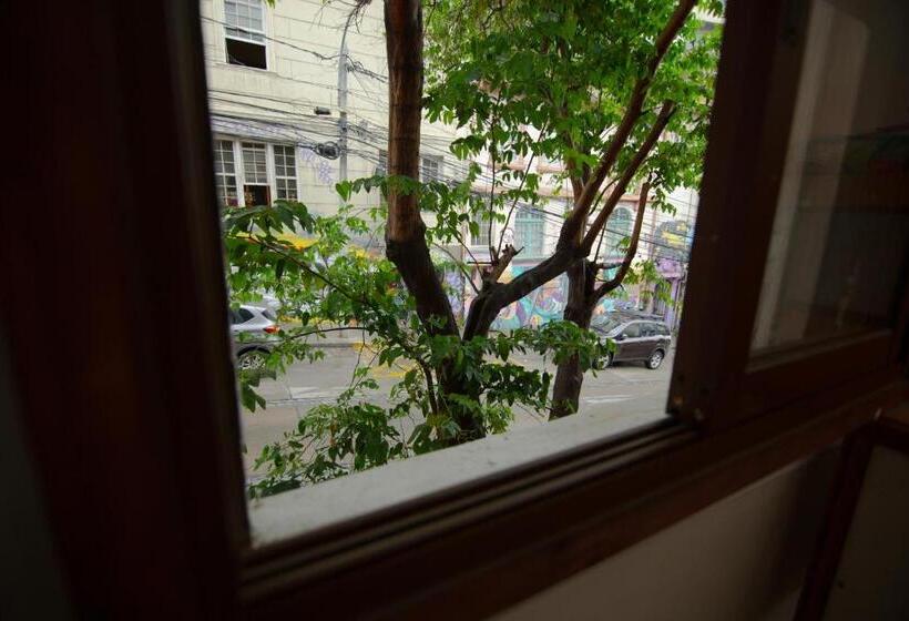 اتاق استاندارد چهار تخته, La Casa Del Puerto, Hostal Cultural, Cerro Alegre