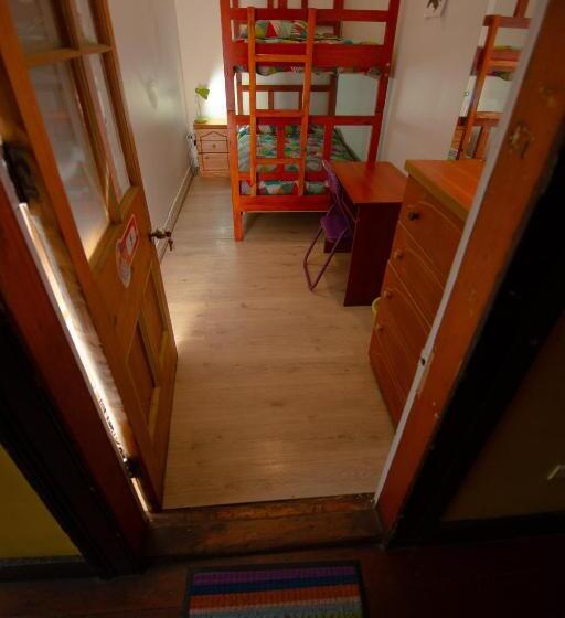 اتاق استاندارد با سرویس بهداشتی مشترک, La Casa Del Puerto, Hostal Cultural, Cerro Alegre