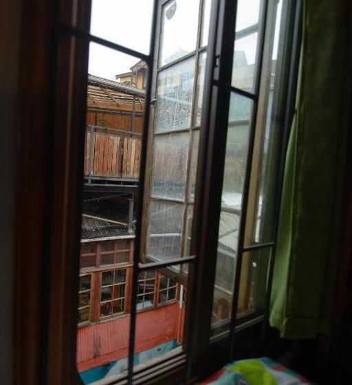 اتاق خانوادگی با سرویس بهداشتی مشترک, La Casa Del Puerto, Hostal Cultural, Cerro Alegre