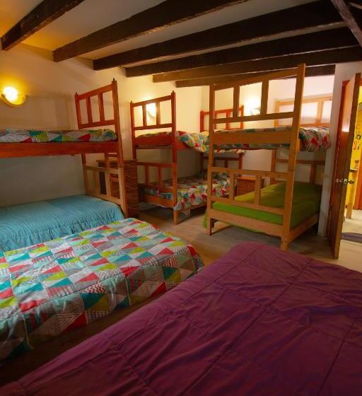 اتاق خانوادگی با سرویس بهداشتی مشترک, La Casa Del Puerto, Hostal Cultural, Cerro Alegre