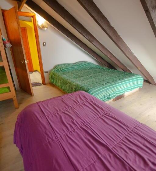 اتاق خانوادگی با سرویس بهداشتی مشترک, La Casa Del Puerto, Hostal Cultural, Cerro Alegre