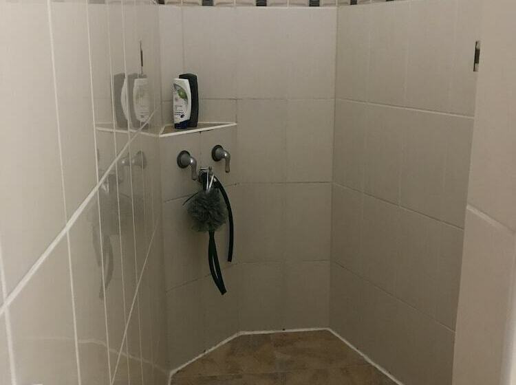 اتاق پنت هاوس, Wikkid Resort